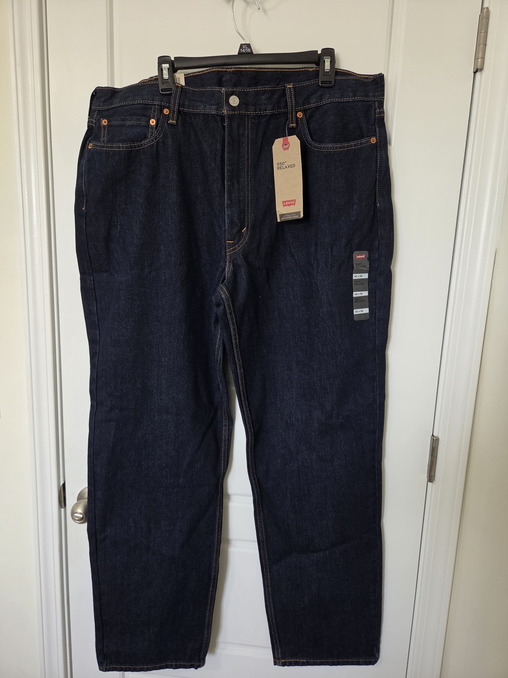 Men's Levi's 550 Relaxed Jeans Size 42x34 NWT